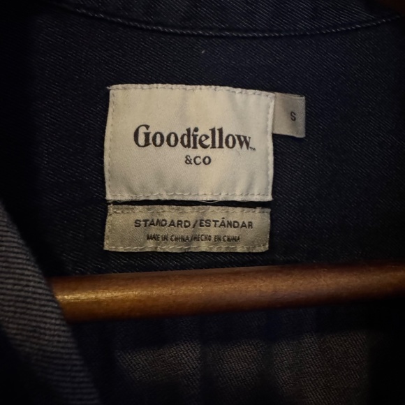 Good Fellow & Co. shortsleeved button up shirt - Picture 2 of 3
